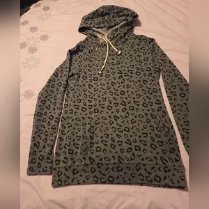 Ampersand Avenue Women's Grey & Black Animal Print Hoodie Size Small